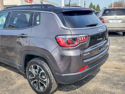 Granite Crystal Metallic Clearcoat 2023 Jeep Compass Limited
