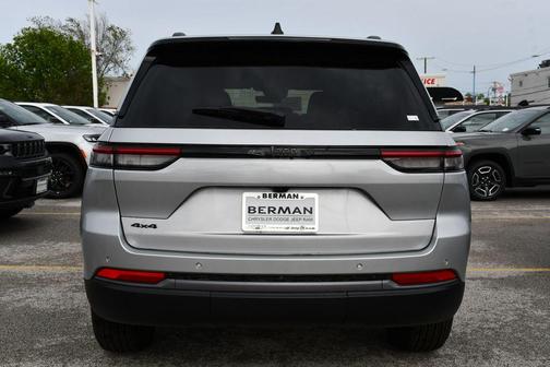 Silver Zynith 2026 Jeep Grand Cherokee Altitude