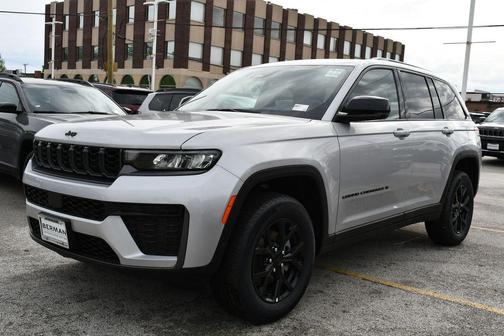 Silver Zynith 2026 Jeep Grand Cherokee Altitude