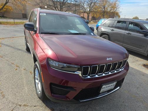 2025 Jeep Grand Cherokee Laredo