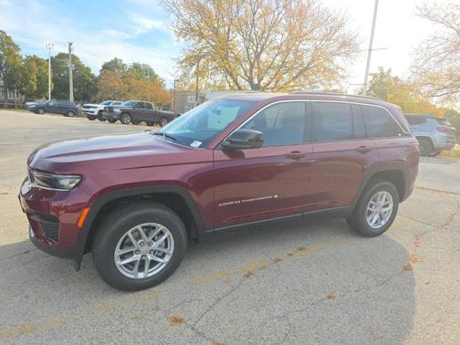 2025 Jeep Grand Cherokee Laredo