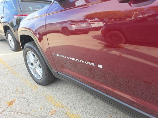 2025 Jeep Grand Cherokee Laredo