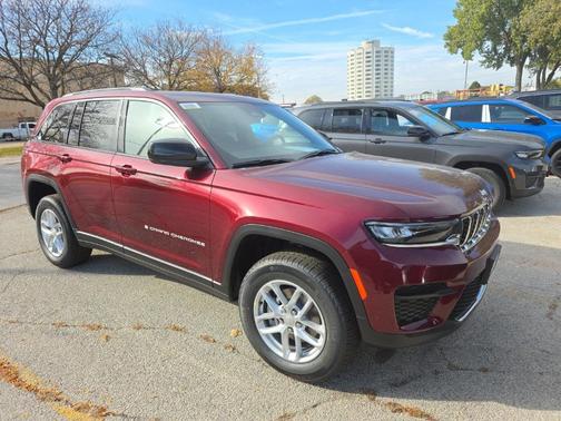 2025 Jeep Grand Cherokee Laredo