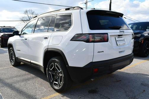 2026 Jeep Cherokee Laredo 4x4