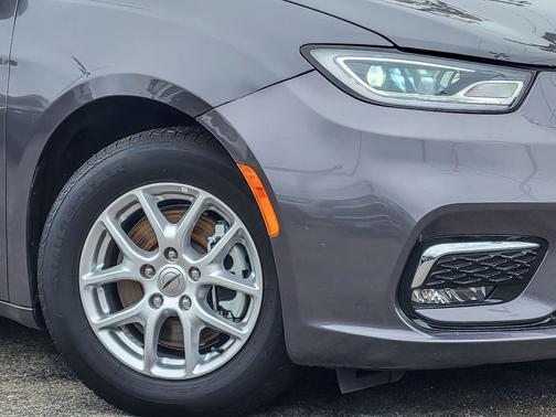 Granite Crystal Metallic Clearcoat 2023 Chrysler Pacifica Touring L