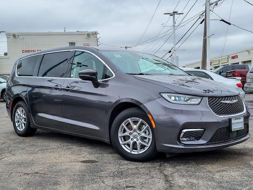 Granite Crystal Metallic Clearcoat 2023 Chrysler Pacifica Touring L
