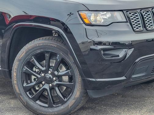 2022 Jeep Grand Cherokee Laredo
