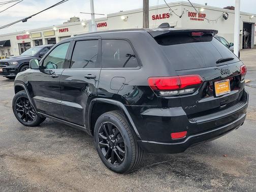 2022 Jeep Grand Cherokee Laredo