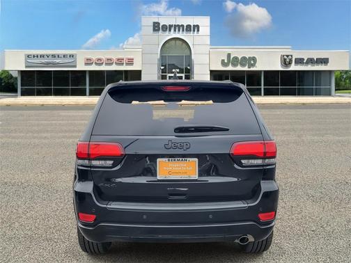 2022 Jeep Grand Cherokee Laredo