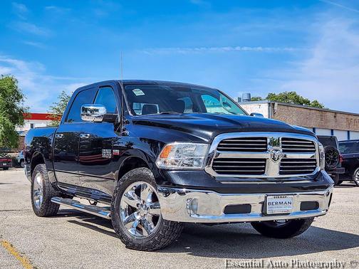 Brilliant Black Crystal Pearlcoat 2017 RAM 1500 Big Horn