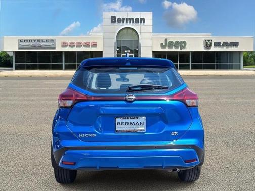 2024 Nissan Kicks SR