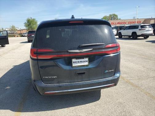 2025 Chrysler Pacifica Hybrid Select