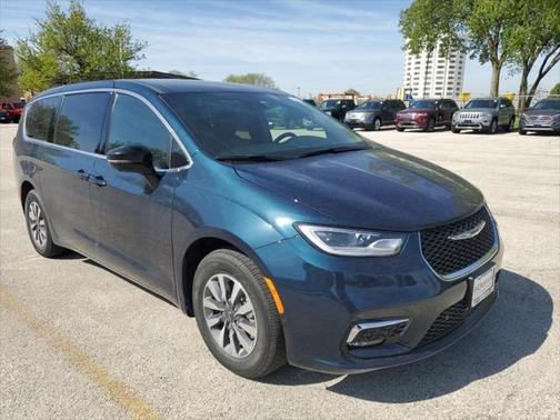 2025 Chrysler Pacifica Hybrid Select