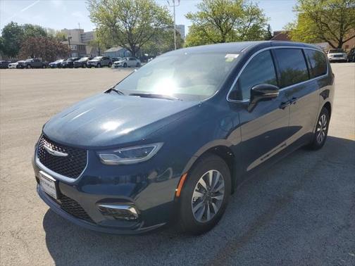 2025 Chrysler Pacifica Hybrid Select