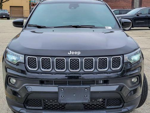 Diamond Black Crystal Pearlcoat 2024 Jeep Compass Latitude