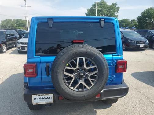 2025 Jeep Wrangler 4-Door Sahara 4x4