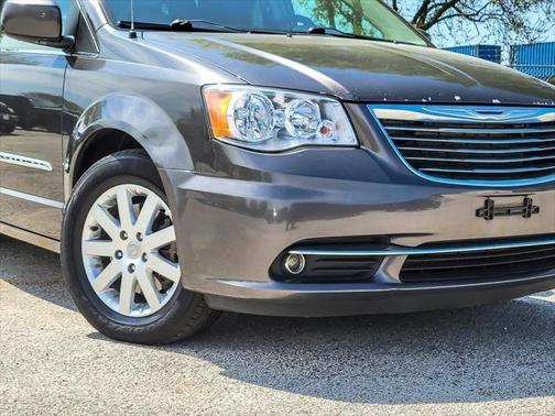 2016 Chrysler Town & Country Touring