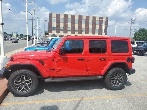 2025 Jeep Wrangler 4-Door Sahara 4x4