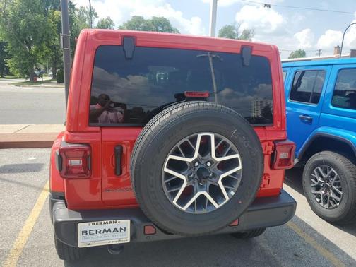 2025 Jeep Wrangler 4-Door Sahara 4x4
