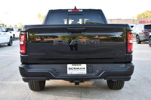 Diamond Black Crystal Pearlcoat 2026 RAM 1500 Big Horn/Lone Star