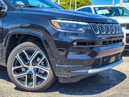 Diamond Black Crystal Pearlcoat 2024 Jeep Compass Limited