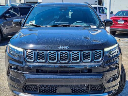 Diamond Black Crystal Pearlcoat 2024 Jeep Compass Limited