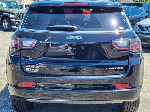 Diamond Black Crystal Pearlcoat 2024 Jeep Compass Limited
