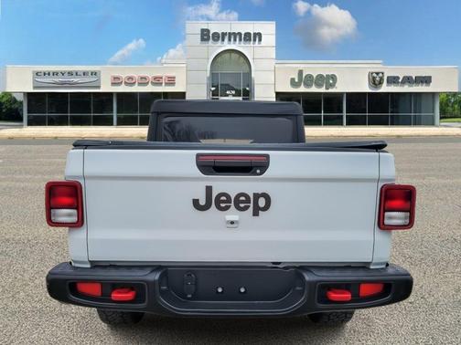 Bright White Clearcoat 2023 Jeep Gladiator Rubicon