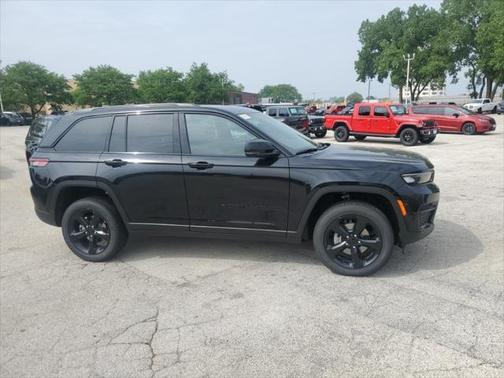 2025 Jeep Grand Cherokee Laredo