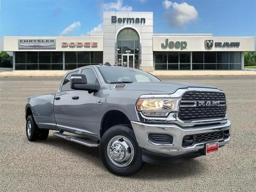 2024 RAM 3500 Tradesman Crew Cab 4x4 8' Box