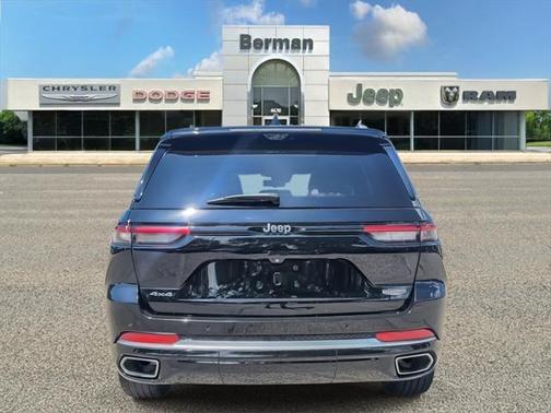 2022 Jeep Grand Cherokee Summit