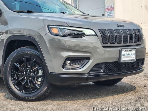 Sting-Gray Clearcoat 2023 Jeep Cherokee Altitude
