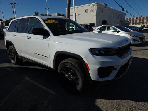 2025 Jeep Grand Cherokee Laredo