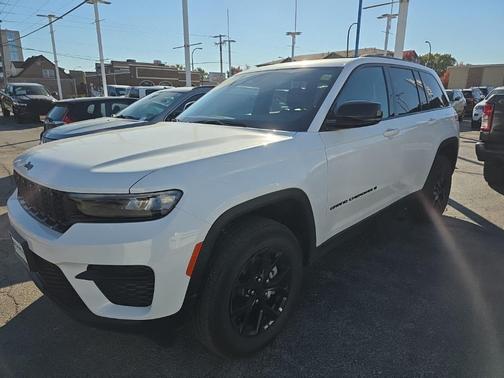 2025 Jeep Grand Cherokee Laredo