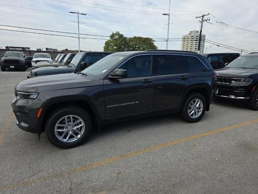 2025 Jeep Grand Cherokee Laredo