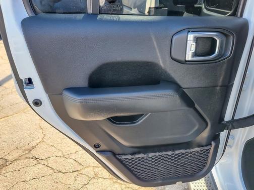 Bright White Clearcoat 2021 Jeep Wrangler Unlimited Sahara