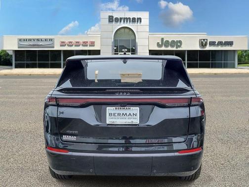 Diamond Black Crystal Pearlcoat 2025 Jeep Wagoneer S Limited