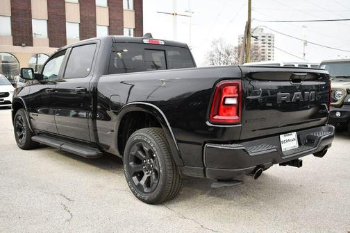 Diamond Black Crystal Pearlcoat 2026 RAM 1500 Big Horn/Lone Star