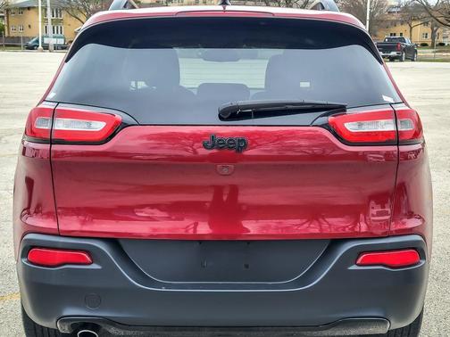 Deep Cherry Red Crystal Pearlcoat 2016 Jeep Cherokee Altitude