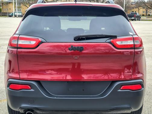 Deep Cherry Red Crystal Pearlcoat 2016 Jeep Cherokee Altitude