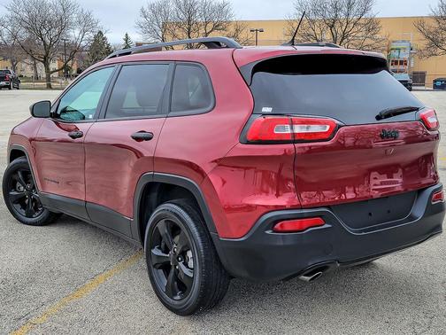 Deep Cherry Red Crystal Pearlcoat 2016 Jeep Cherokee Altitude