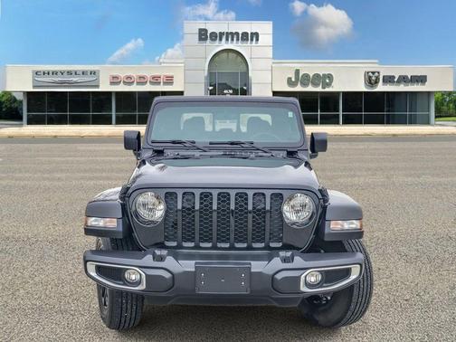 Black Clearcoat 2023 Jeep Gladiator Sport S