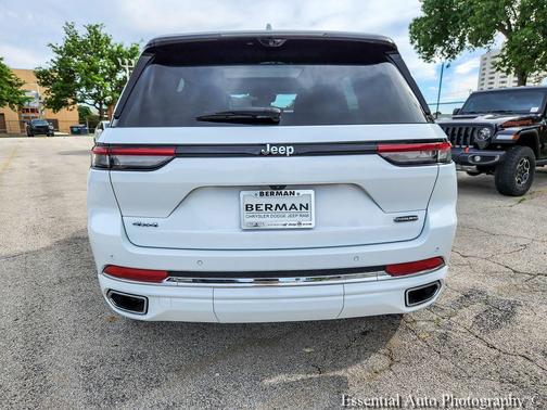 Bright White Clearcoat 2022 Jeep Grand Cherokee Overland