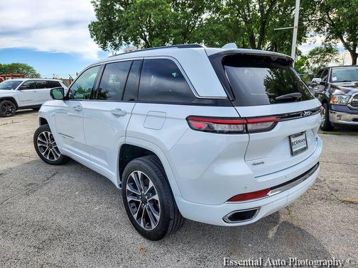 Bright White Clearcoat 2022 Jeep Grand Cherokee Overland