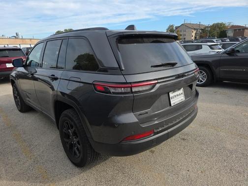 2025 Jeep Grand Cherokee Laredo