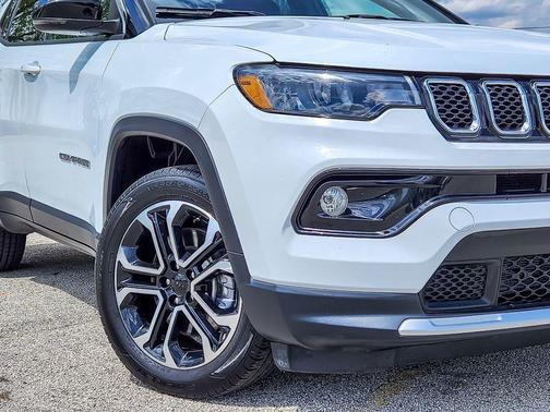 Bright White Clearcoat 2024 Jeep Compass Limited