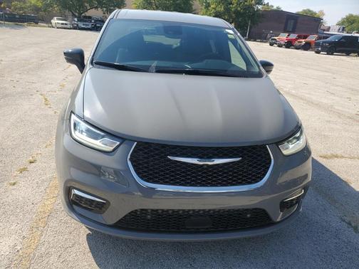 2025 Chrysler Pacifica L