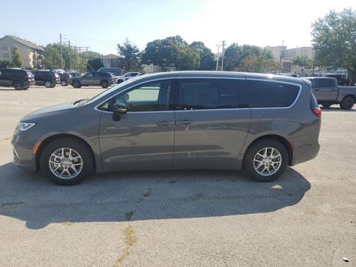 2025 Chrysler Pacifica L