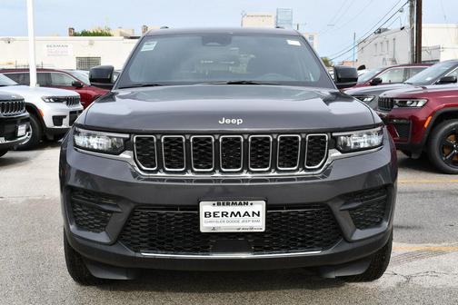 Baltic Gray Metallic Clearcoat 2026 Jeep Grand Cherokee Laredo