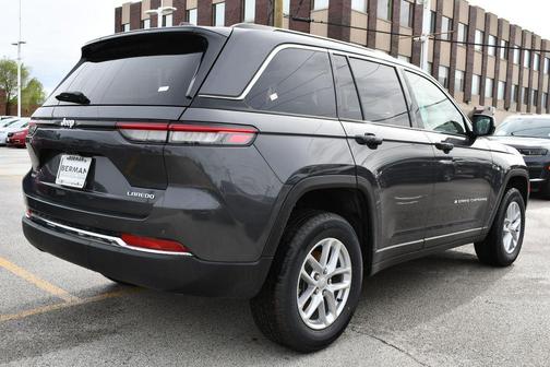 Baltic Gray Metallic Clearcoat 2026 Jeep Grand Cherokee Laredo